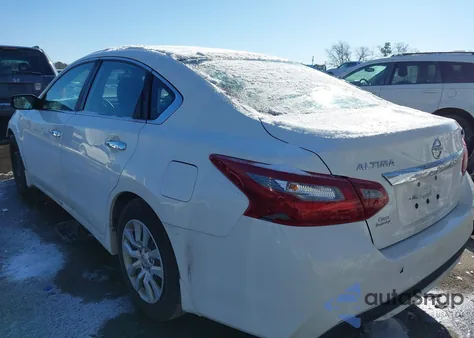 2018 Nissan Altima 2.5 S z USA, uszkodzony, nr VIN 1N4AL3AP0JC269811